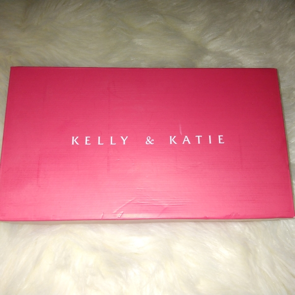 Kellie and Katie Size 7 Shoes - Picture 10 of 11